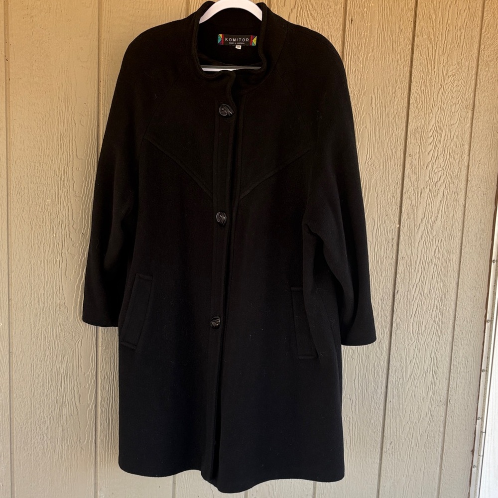 Komitor Women's Black Button-Front Wool Coat - Picture 2 of 16